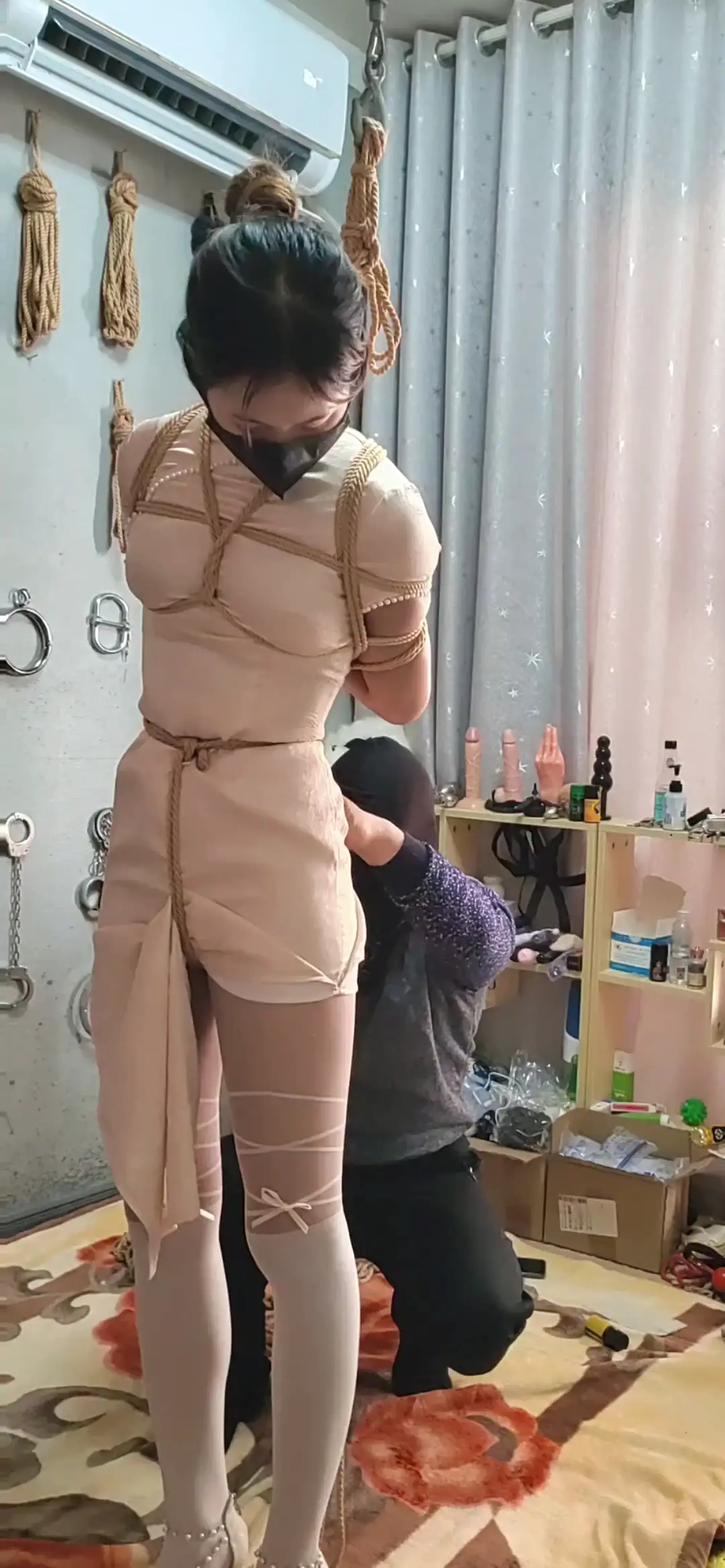 文慧修身旗袍,异样丝袜高跟,吊缚 文慧修身旗袍,异样丝袜高跟,吊缚