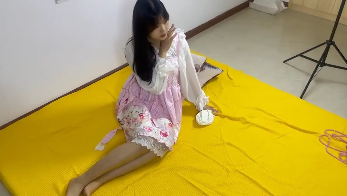 《蓝魅原创》气质妹妹通过绳艺蒙眼，体验被束缚和压迫