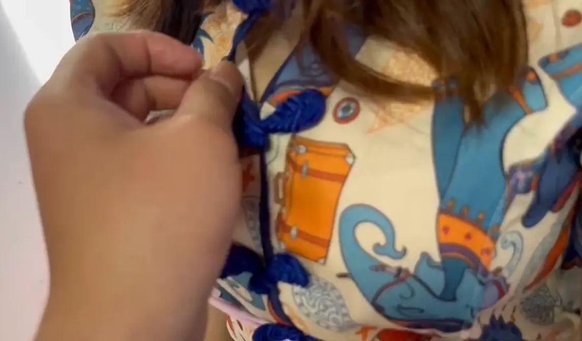小妖精未经主人同意私自乱跑,被主人抓回来身体手脚被捆绑在椅子上,接受主人训斥滴蜡不敢反抗 小妖精未经主人同意私自乱跑,被主人抓回来身体手脚被捆绑在椅子上,接受主人训斥滴蜡不敢反抗