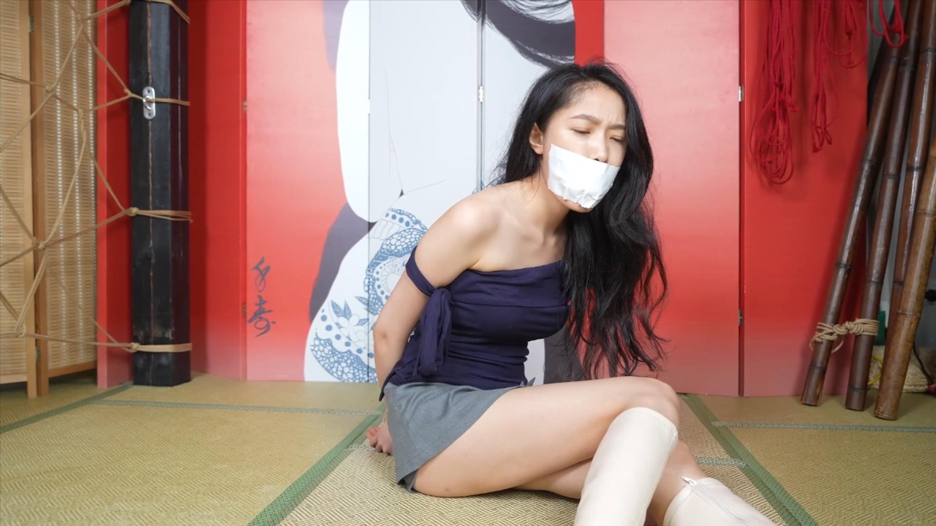 象人定拍-以安-长靴捆绑堵嘴体验 象人定拍-以安-长靴捆绑堵嘴体验