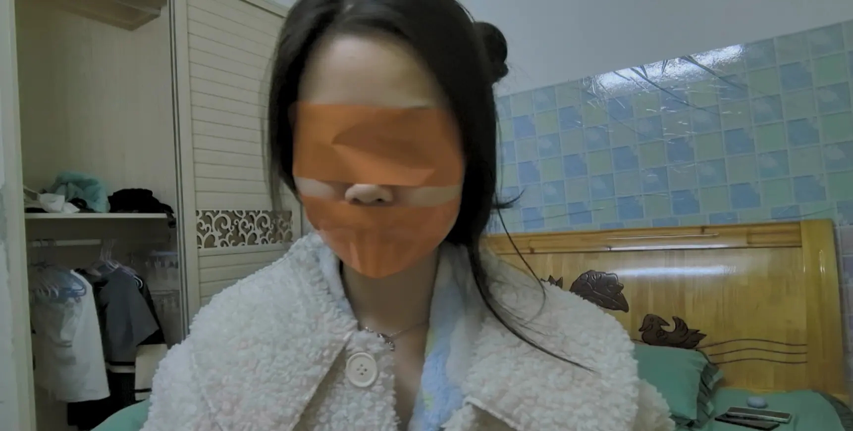 胶带封嘴蒙眼自娱自乐 胶带封嘴蒙眼自娱自乐