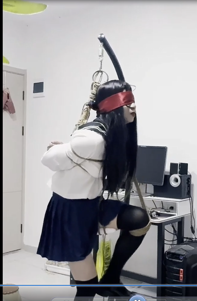 JK过膝袜妹妹的吊缚调教