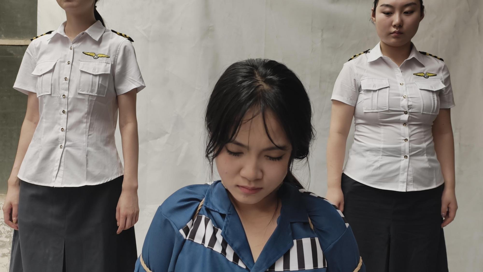 李沐,被逮捕后严加看管,手铐脚镣,死铐,最后被判刑,五花大绑 李沐,被逮捕后严加看管,手铐脚镣,死铐,最后被判刑,五花大绑