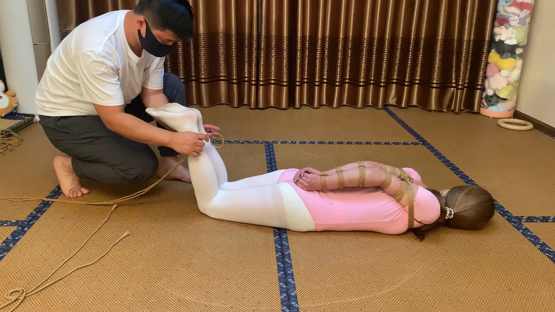 【山鬼工作室】三个妹子视频合集。动动被吊起来,闫软软直臂驷马,酒酒单腿吊散鞭抽打 【山鬼工作室】三个妹子视频合集。动动被吊起来,闫软软直臂驷马,酒酒单腿吊散鞭抽打