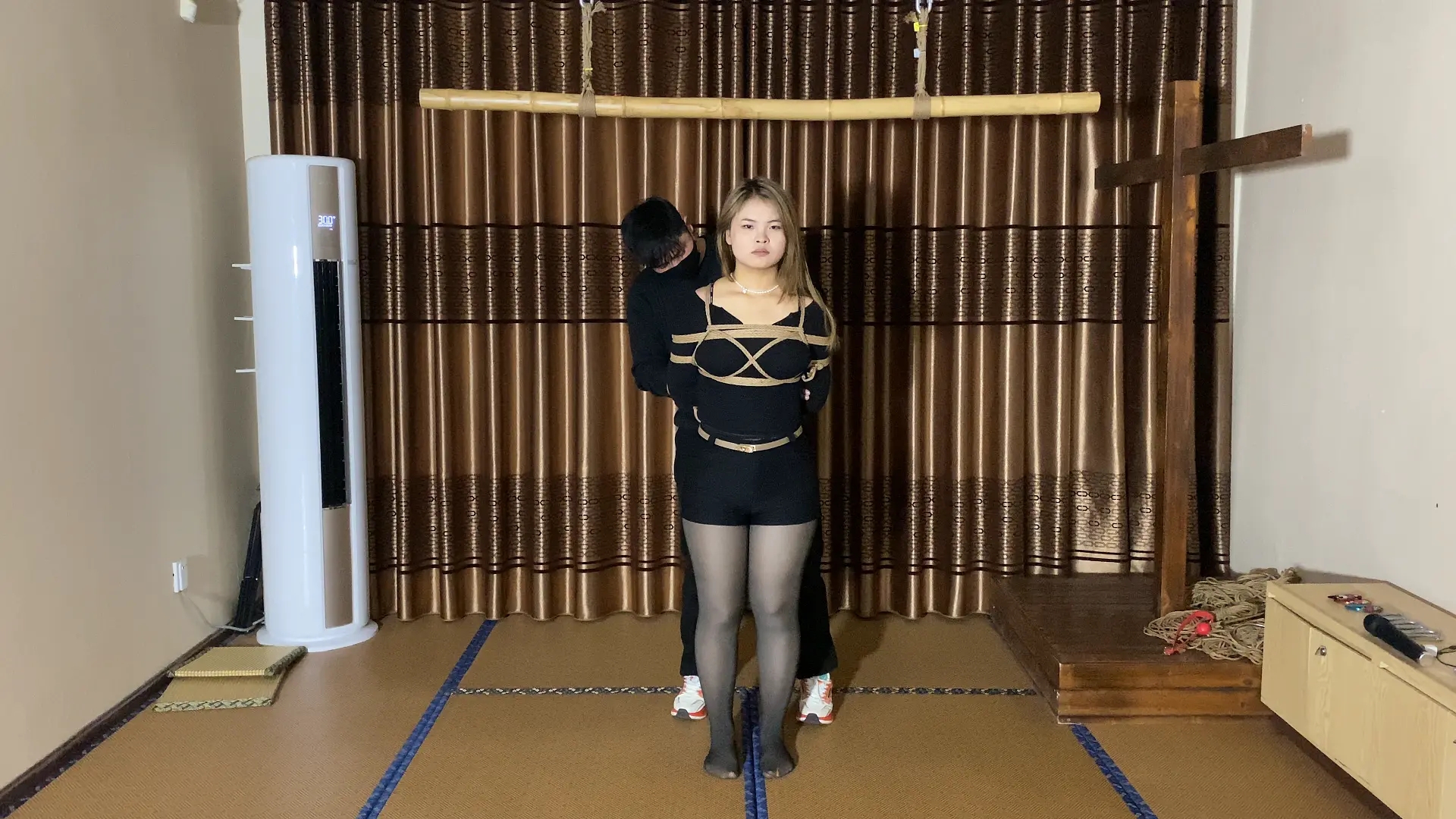 【山鬼工作室】三个妹子视频合集。动动被吊起来,闫软软直臂驷马,酒酒单腿吊散鞭抽打 【山鬼工作室】三个妹子视频合集。动动被吊起来,闫软软直臂驷马,酒酒单腿吊散鞭抽打