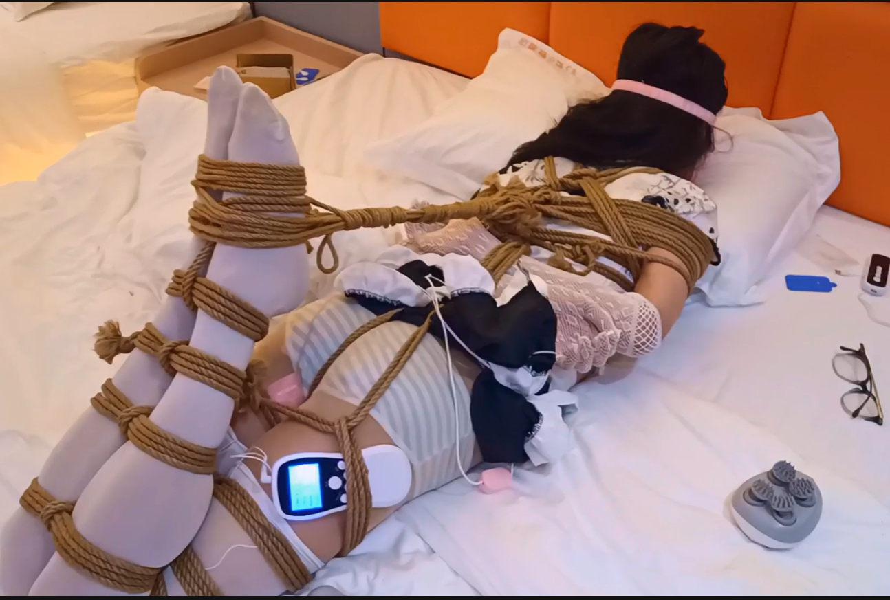 白丝熊猫女仆蛋糕裙,超紧日式放置,极限驷马 白丝熊猫女仆蛋糕裙,超紧日式放置,极限驷马