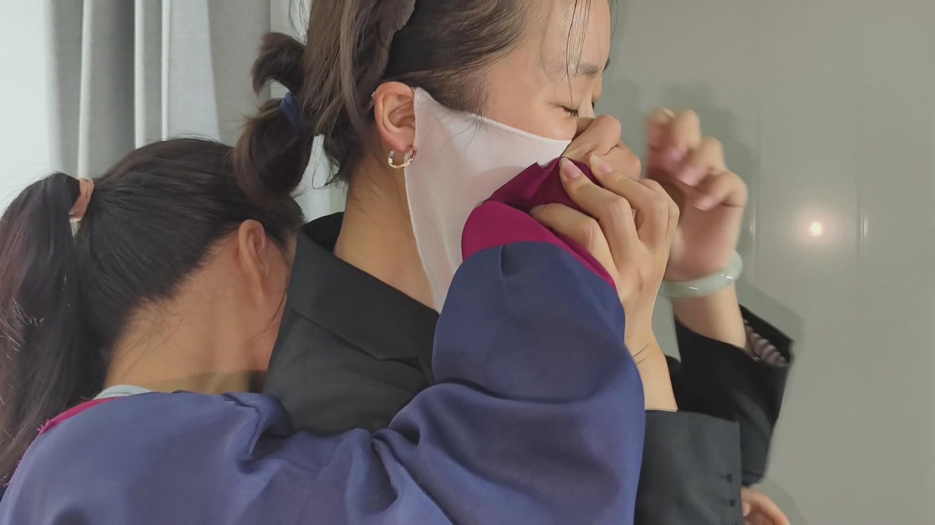 铁床挠脚心绑架剧情挠痒痒游戏,铁床大字绑拷,兰兰职业套裙,高跟鞋脱掉后,光脚挠痒痒 铁床挠脚心绑架剧情挠痒痒游戏,铁床大字绑拷,兰兰职业套裙,高跟鞋脱掉后,光脚挠痒痒