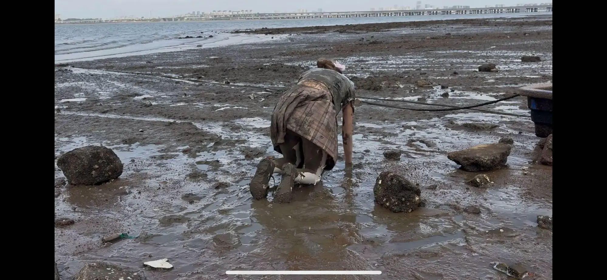 海边泥地jk白丝调教