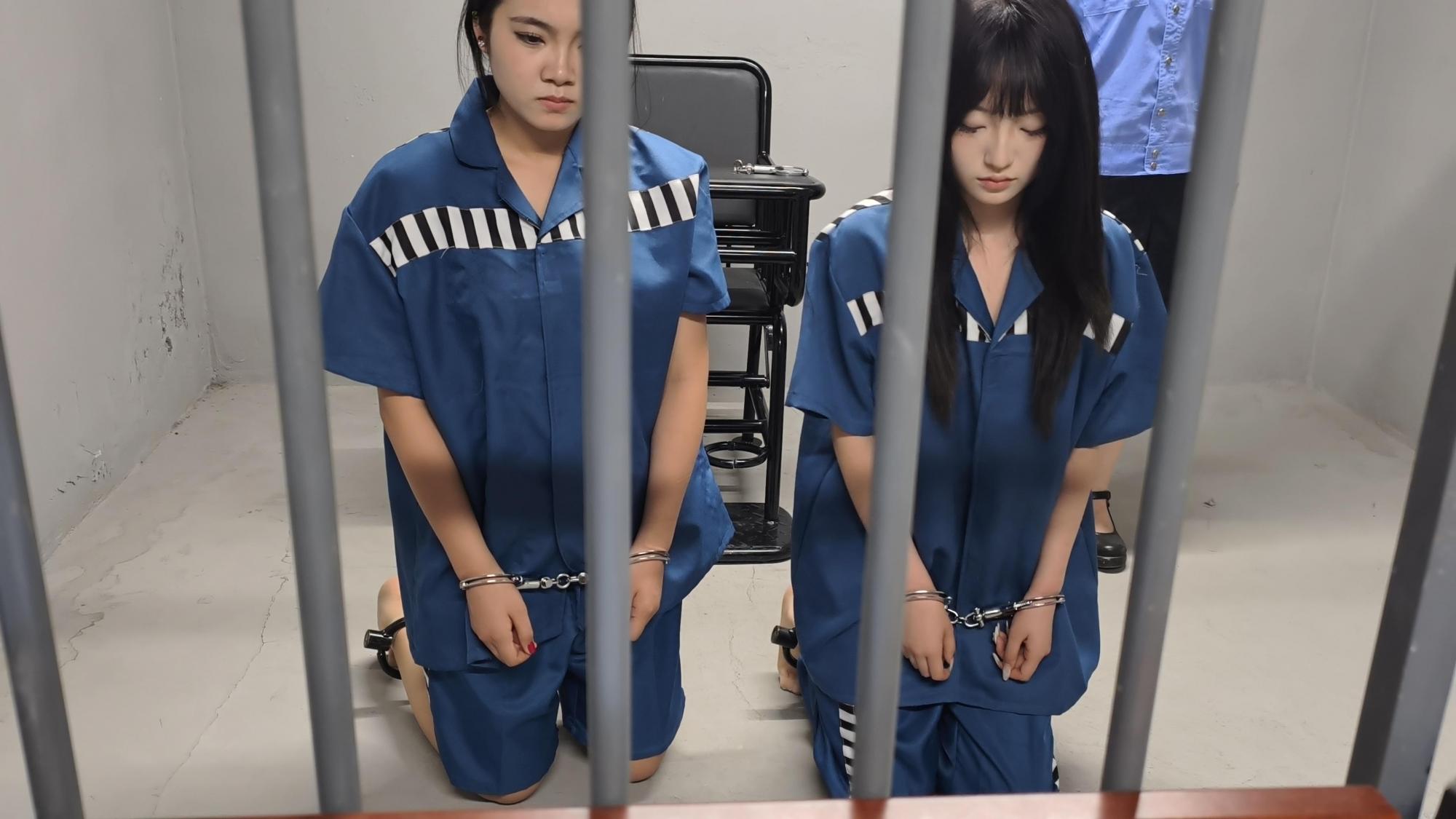 【忘忧社工作室】接到线报,柳如烟正在逃亡我市,于是迅速布控在火车站将其抓捕。柳如烟被带回后,拒绝交代犯罪经过,态度恶劣。同时,王梅因私放柳如烟而被捕,她解释自己是出于闺蜜情谊才放走柳如烟, 【忘忧社工作室】接到线报,柳如烟正在逃亡我市,于是迅速布控在火车站将其抓捕。柳如烟被带回后,拒绝交代犯罪经过,态度恶劣。同时,王梅因私放柳如烟而被捕,她解释自己是出于闺蜜情谊才放走柳如烟,