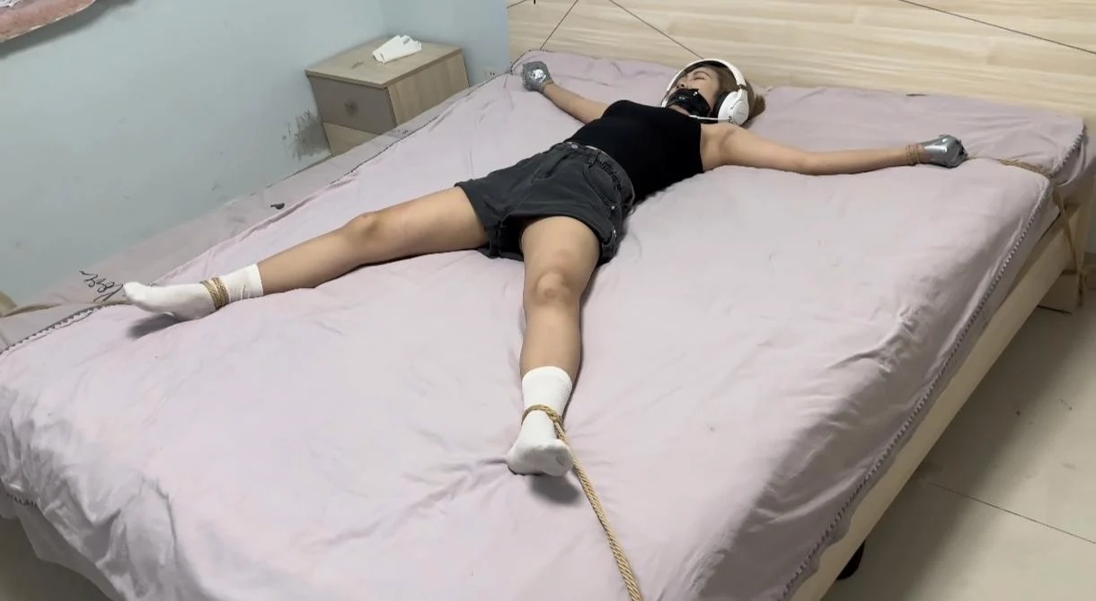 清纯学妹遭大字捆绑 美腿玉足+强力挠痒+腋下TK+大字固定 挣扎叫喊声不断! 清纯学妹遭大字捆绑 美腿玉足+强力挠痒+腋下TK+大字固定 挣扎叫喊声不断!