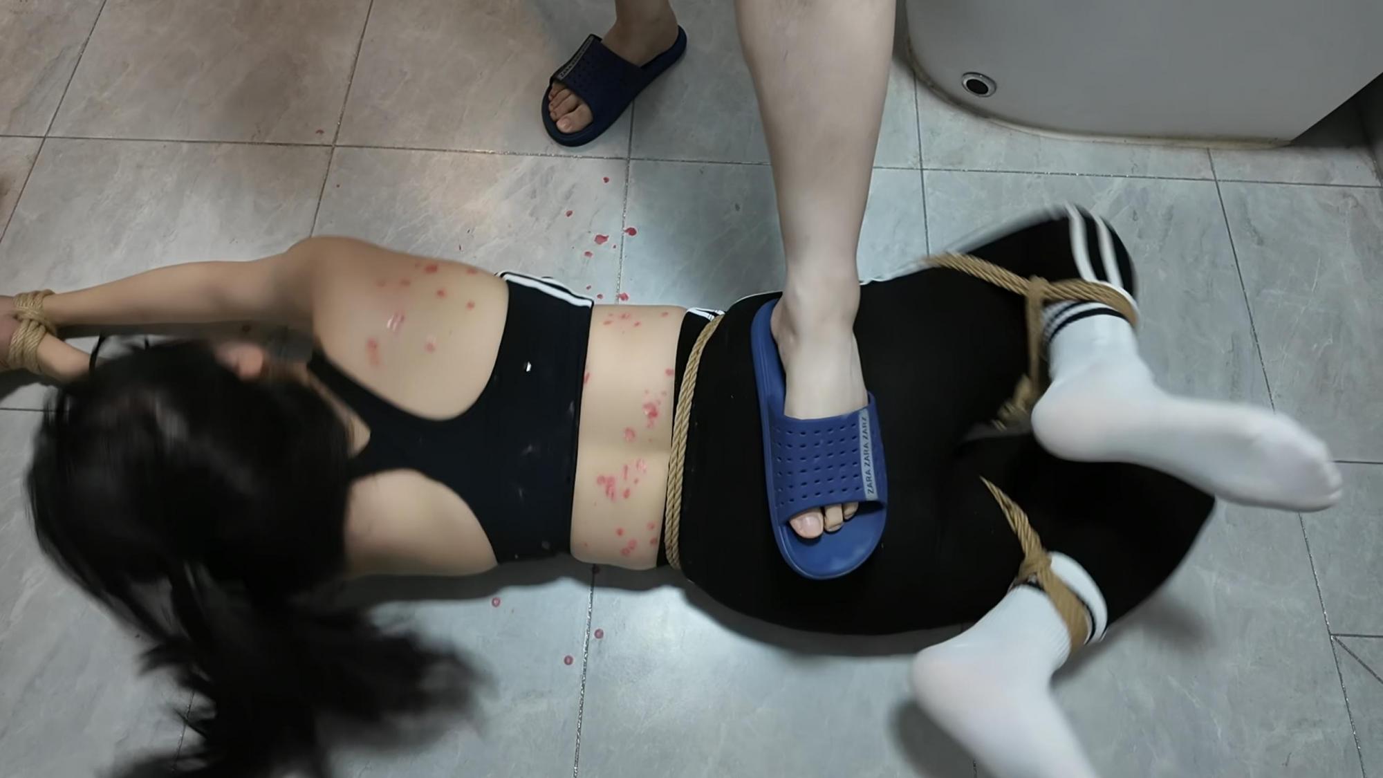惩罚 小遥 滴蜡 淋水、木马 惩罚 小遥 滴蜡 淋水、木马