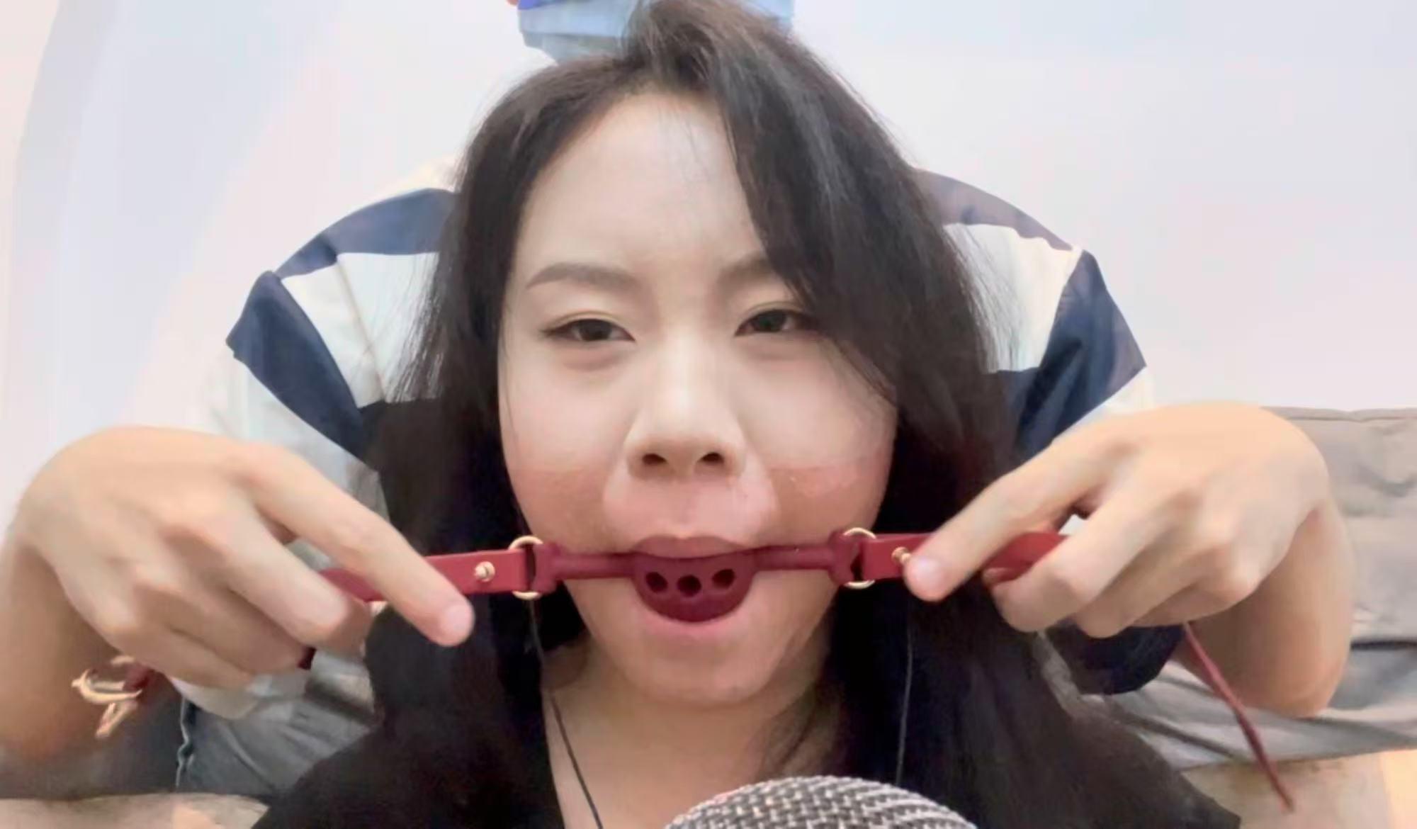 【缚艺录】【小知ASMR】口球下,6层胶带+3层绷带的严实封嘴~ 【缚艺录】【小知ASMR】口球下,6层胶带+3层绷带的严实封嘴~