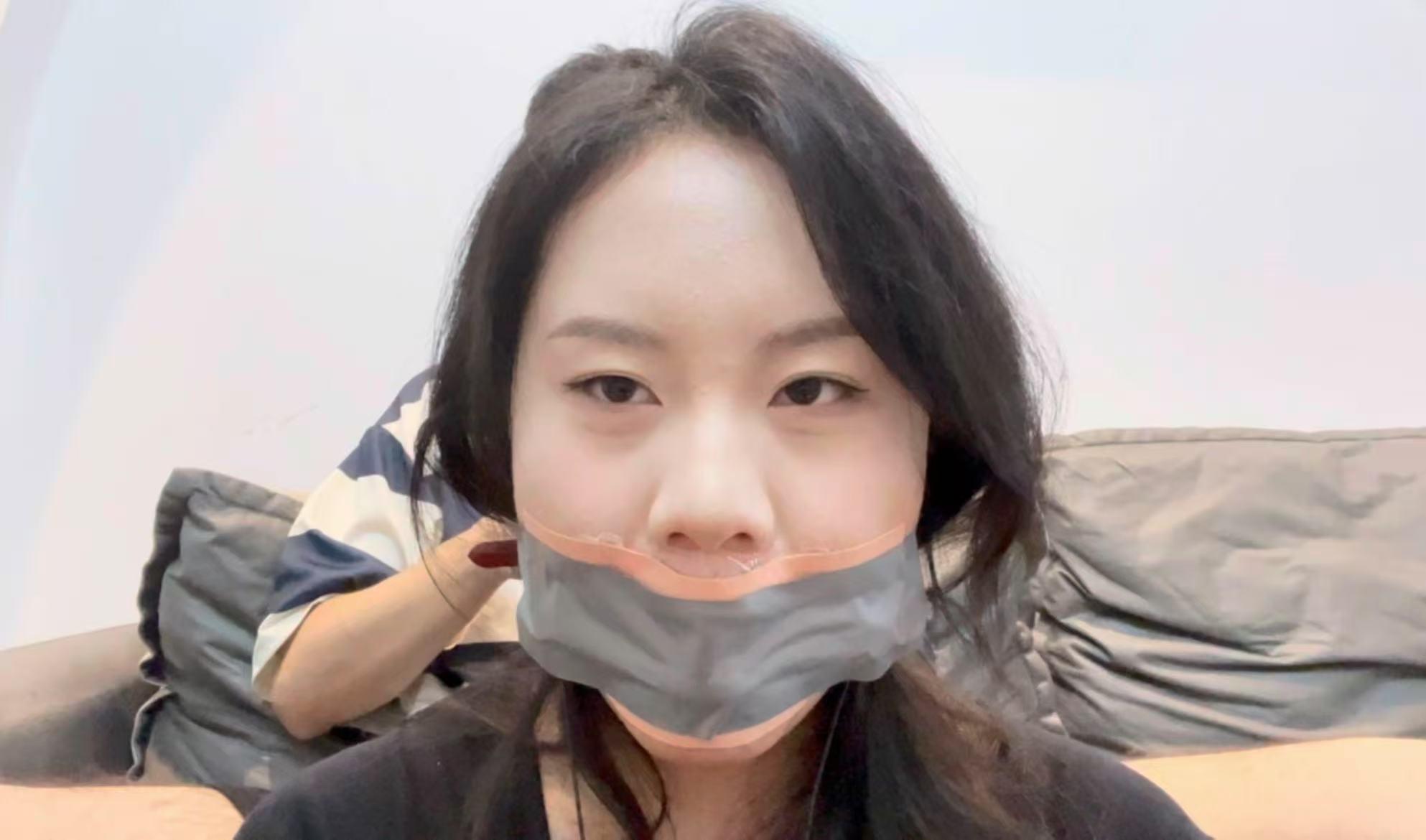 【缚艺录】【小知ASMR】口球下,6层胶带+3层绷带的严实封嘴~ 【缚艺录】【小知ASMR】口球下,6层胶带+3层绷带的严实封嘴~