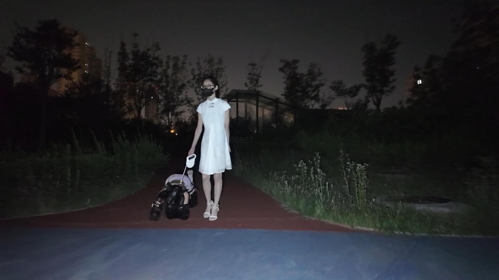 亲姐牵着被k9束缚的妹妹公园露出 少萝霜喵又是被姐姐梦婷tj了