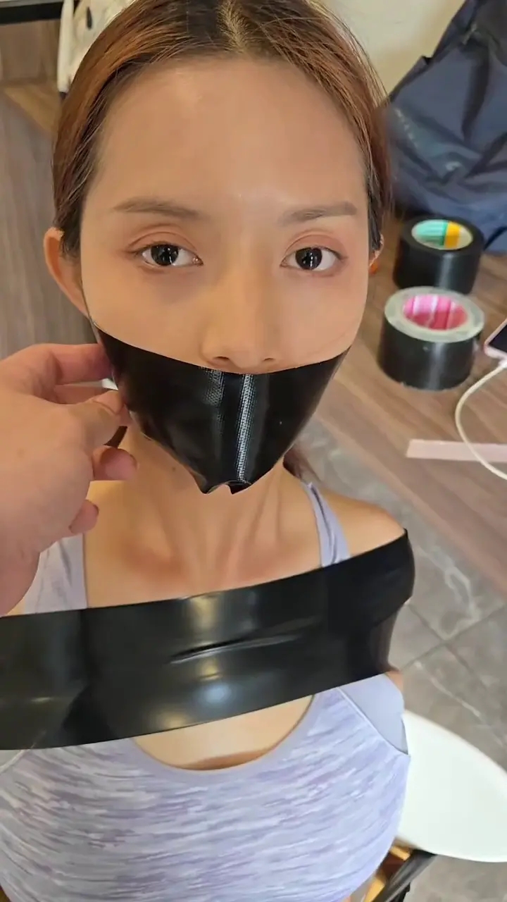 【Tman】【Fah】泰國 女孩 與 一個 大 黑色 膠帶