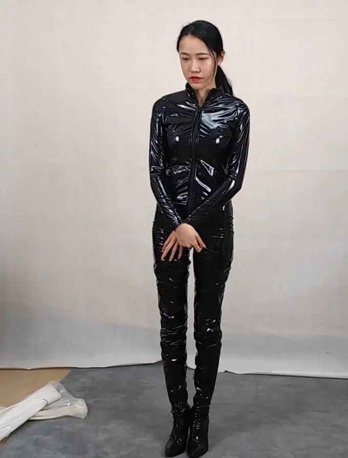 黑靴胶衣女王 扎带极限后手观音 扎带勒的嘴变形放置 黑靴胶衣女王 扎带极限后手观音 扎带勒的嘴变形放置