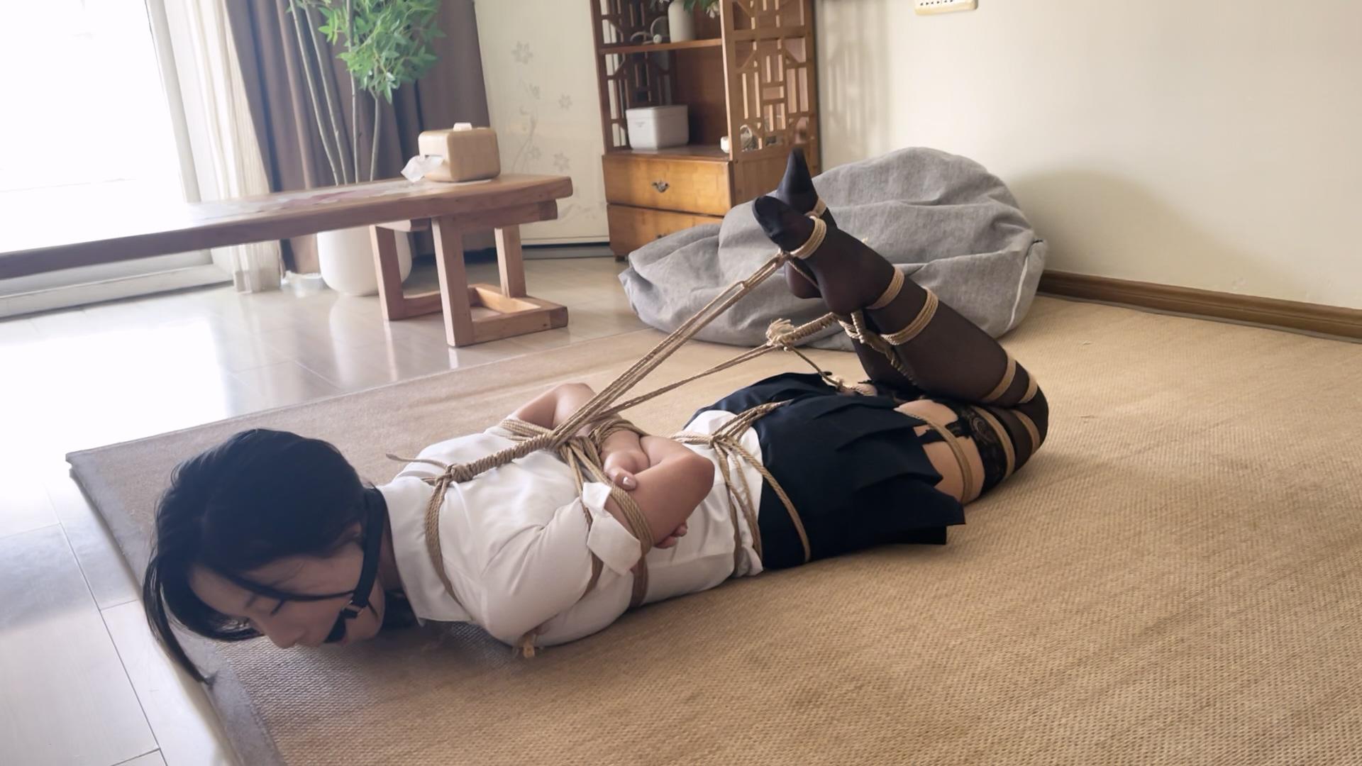 奥特曼定拍 肉肉的圆脸妹子小芜 吊带黑丝驷马 奥特曼定拍 肉肉的圆脸妹子小芜 吊带黑丝驷马