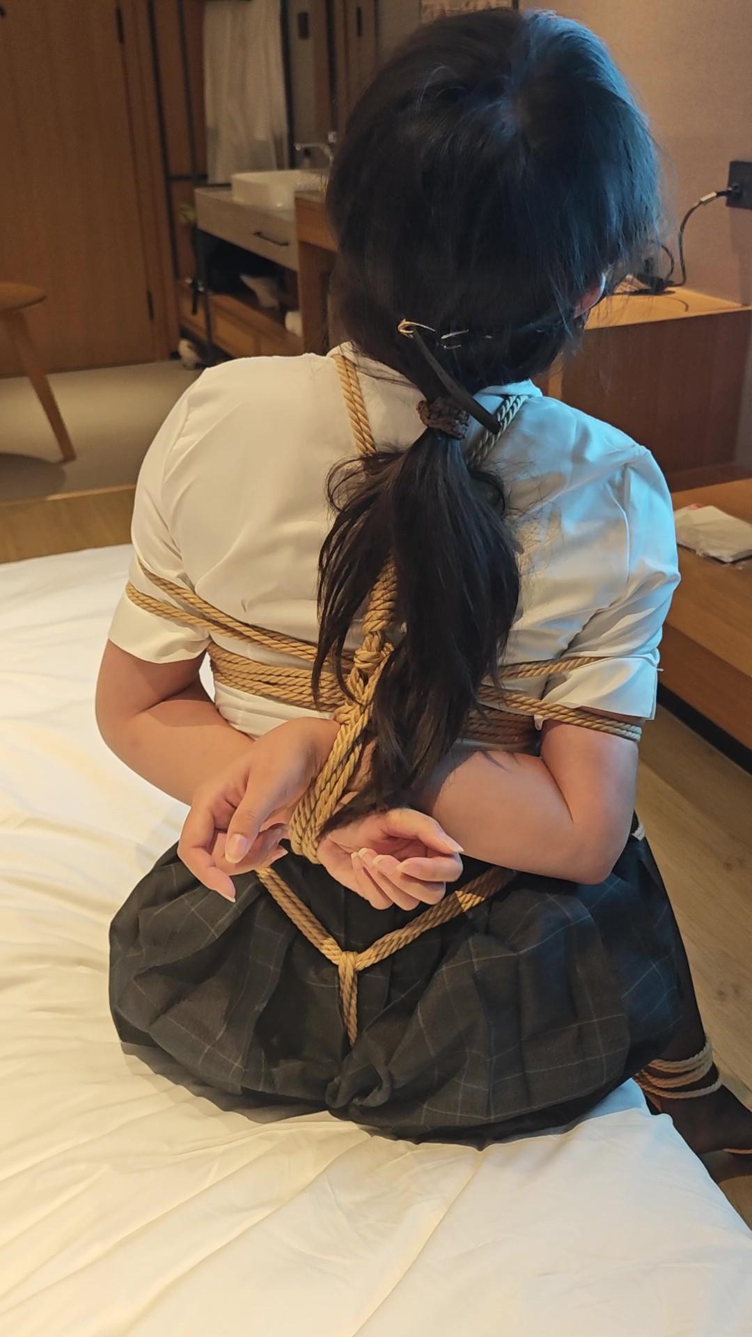 首作:黑丝jk学生妹伊伊脱缚挑战记第一集 首作:黑丝jk学生妹伊伊脱缚挑战记第一集