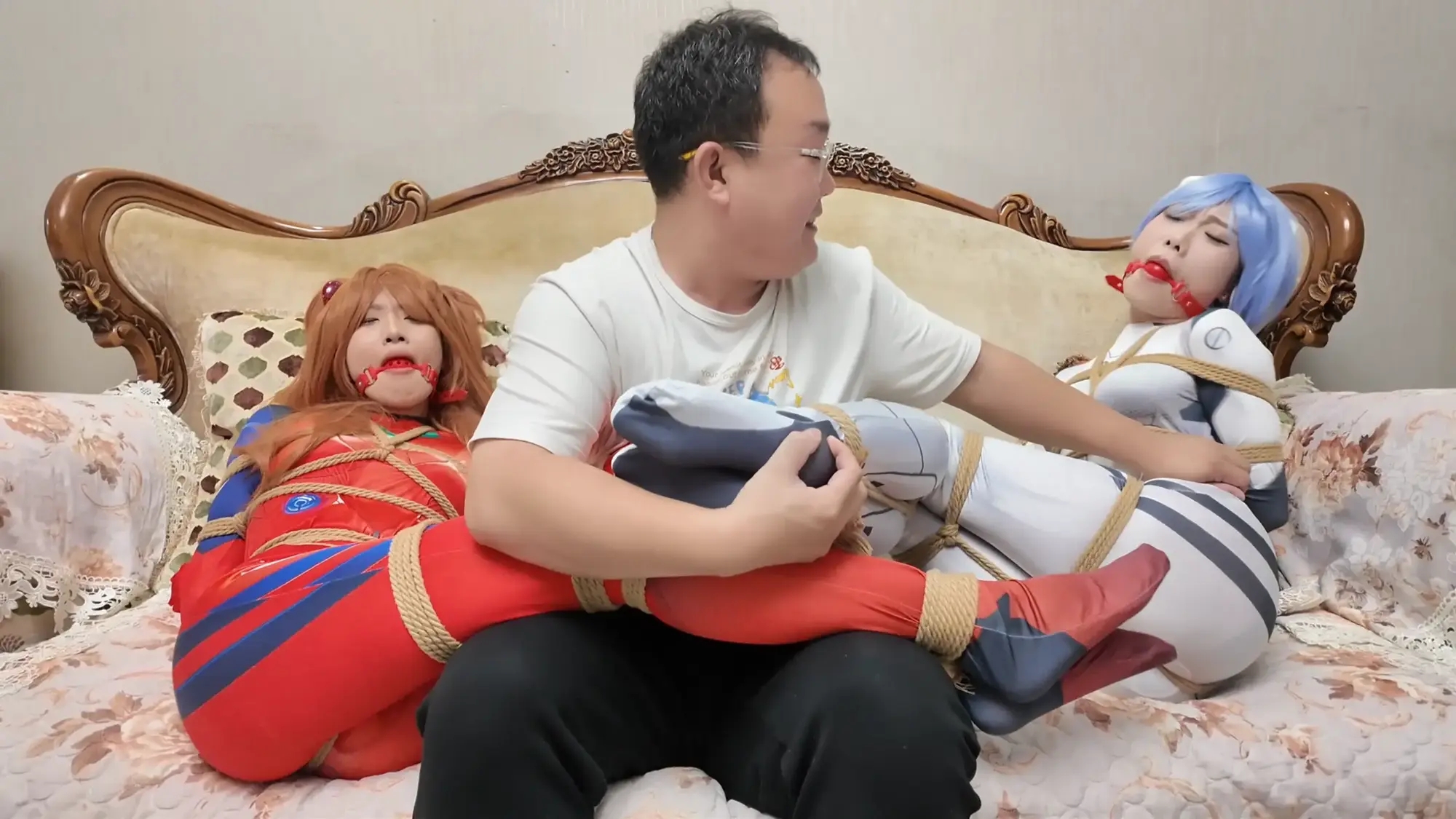 完蛋!我把美女捆绑了?——缚神挑战?落难的EVA等身手办! 完蛋!我把美女捆绑了?——缚神挑战?落难的EVA等身手办!