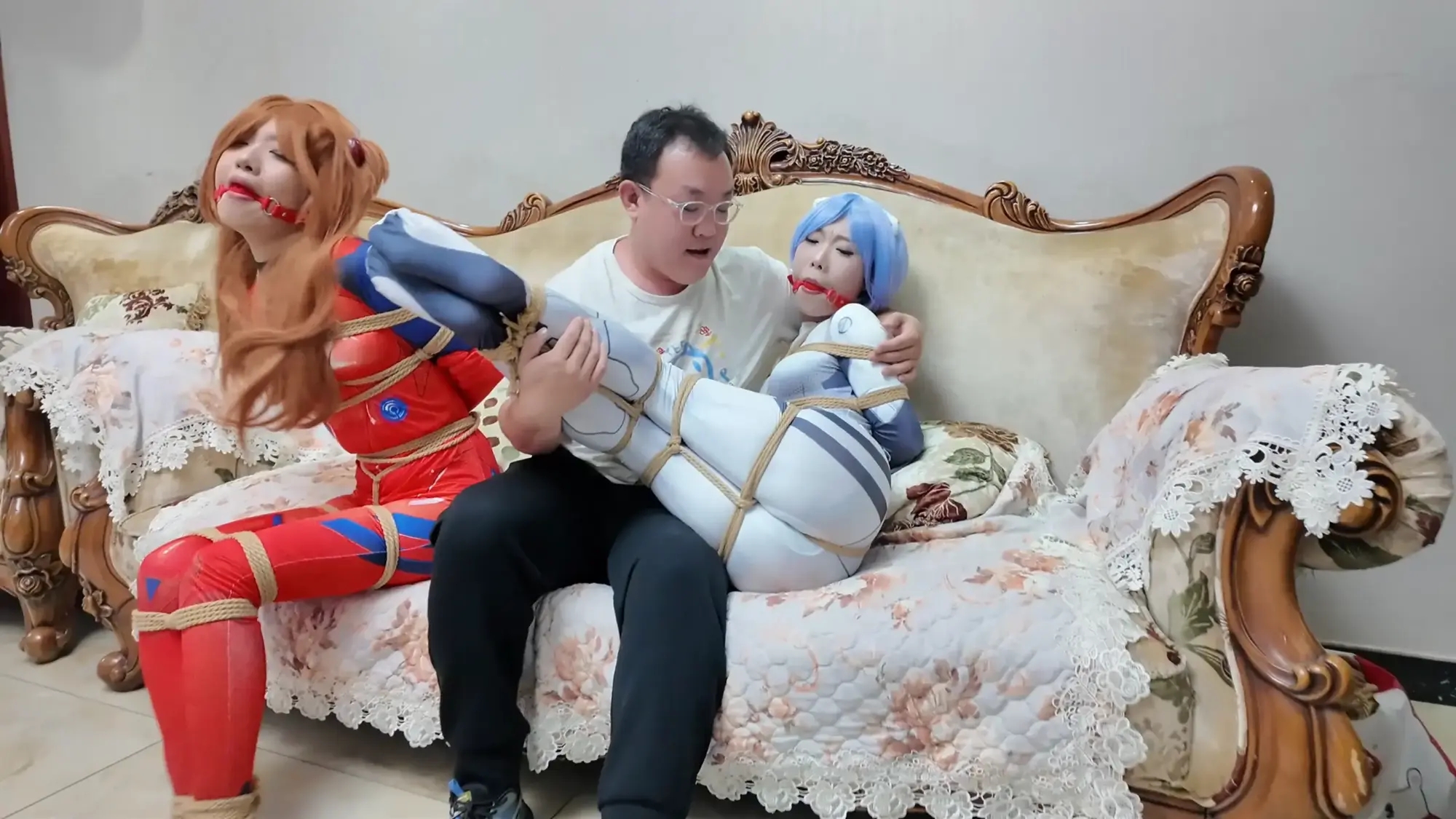 完蛋!我把美女捆绑了?——缚神挑战?落难的EVA等身手办! 完蛋!我把美女捆绑了?——缚神挑战?落难的EVA等身手办!