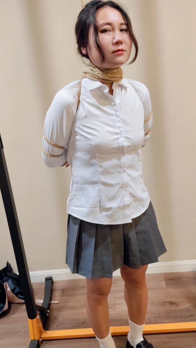 美女体验紧缚 美女体验紧缚