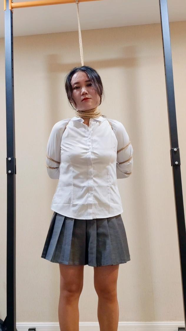 美女体验紧缚 美女体验紧缚