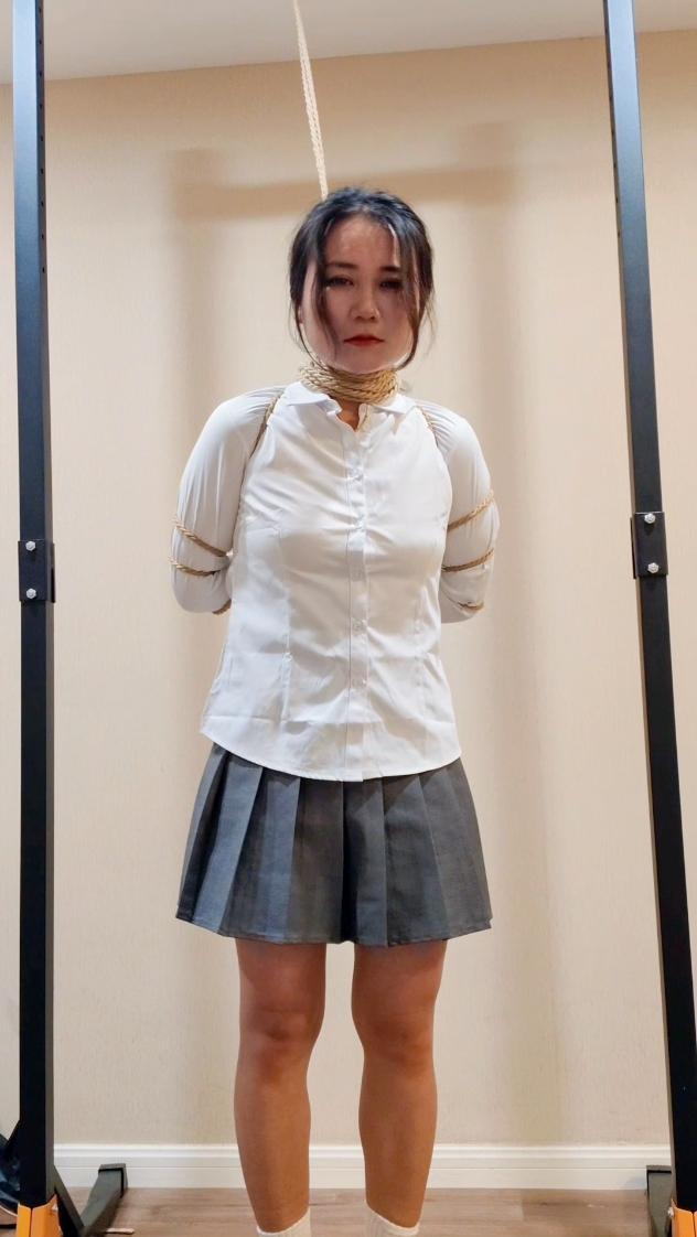 美女体验紧缚 美女体验紧缚