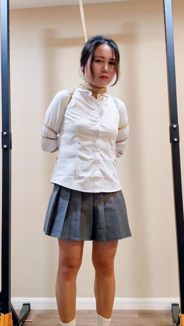 美女体验紧缚 美女体验紧缚