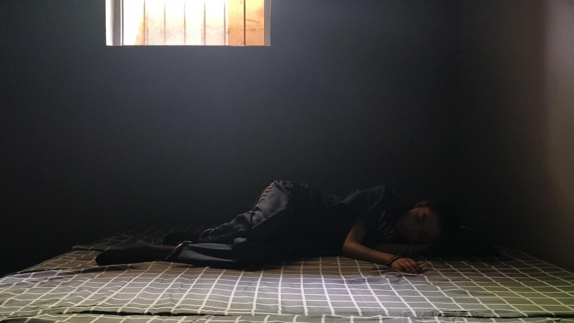 【忘忧社工作室】新模特沈冰(下)沈冰被宣判为s刑,带重脚镣,放风,后回忆起被抓的经过,带上死撩s铐,在监狱度过最后的时光,终于被五花大绑执行q决。 【忘忧社工作室】新模特沈冰(下)沈冰被宣判为s刑,带重脚镣,放风,后回忆起被抓的经过,带上死撩s铐,在监狱度过最后的时光,终于被五花大绑执行q决。