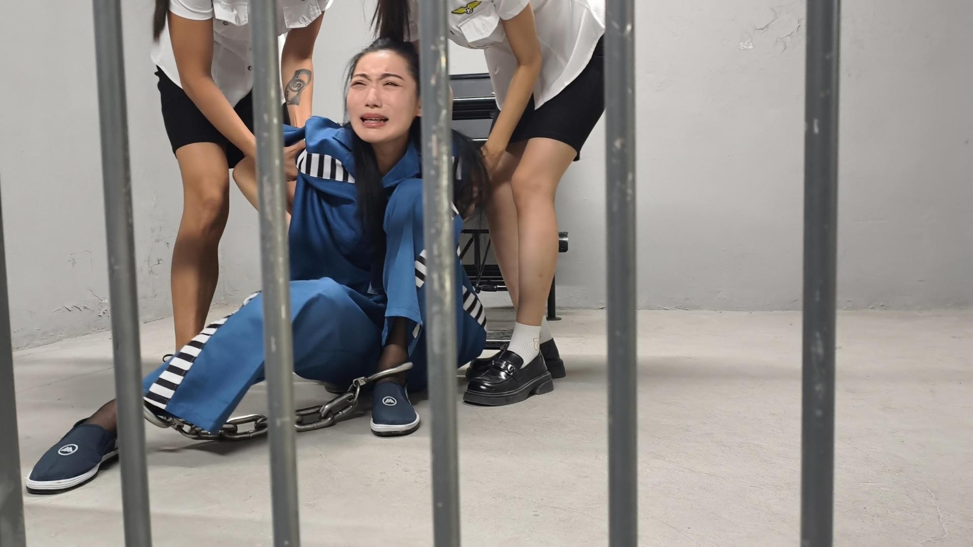 【忘忧社工作室】新模特沈冰(下)沈冰被宣判为s刑,带重脚镣,放风,后回忆起被抓的经过,带上死撩s铐,在监狱度过最后的时光,终于被五花大绑执行q决。 【忘忧社工作室】新模特沈冰(下)沈冰被宣判为s刑,带重脚镣,放风,后回忆起被抓的经过,带上死撩s铐,在监狱度过最后的时光,终于被五花大绑执行q决。