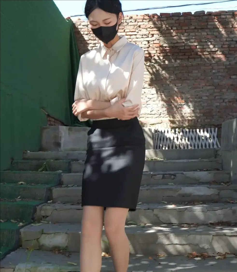 【试炼工作室】- 女领导华姐续集(剧情+并肘单腿吊+调教+放置+罚跪+心理建设) 【试炼工作室】- 女领导华姐续集(剧情+并肘单腿吊+调教+放置+罚跪+心理建设)