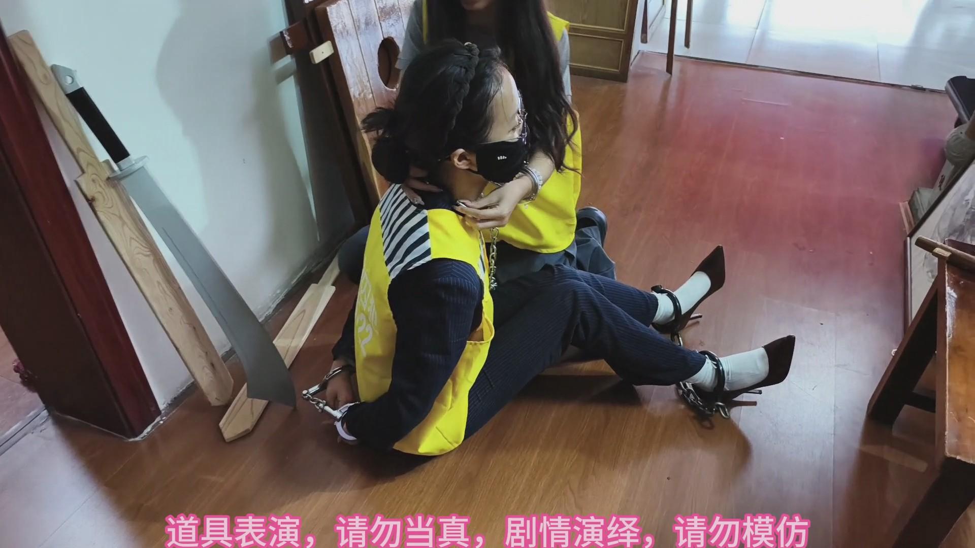 兰兰和小雨有趣剧情,囚服和看守互相欺负反转霸凌游戏,无厘头剧情,上集 兰兰和小雨有趣剧情,囚服和看守互相欺负反转霸凌游戏,无厘头剧情,上集