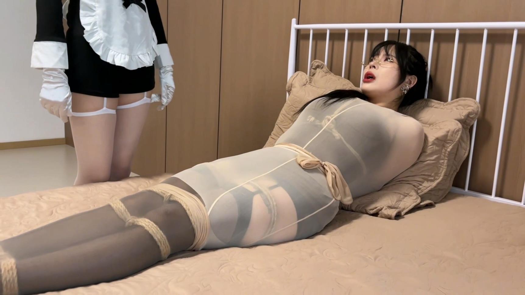 king高人气系列续集!云雀定拍《女仆与千金第二部——鸠占鹊巢01》饱和式剧情 丝袜公司女总裁 被自己的丝袜包裹成人茧 经典的伪装拘束 还有催眠元素 剧情更加有趣 king高人气系列续集!云雀定拍《女仆与千金第二部——鸠占鹊巢01》饱和式剧情 丝袜公司女总裁 被自己的丝袜包裹成人茧 经典的伪装拘束 还有催眠元素 剧情更加有趣