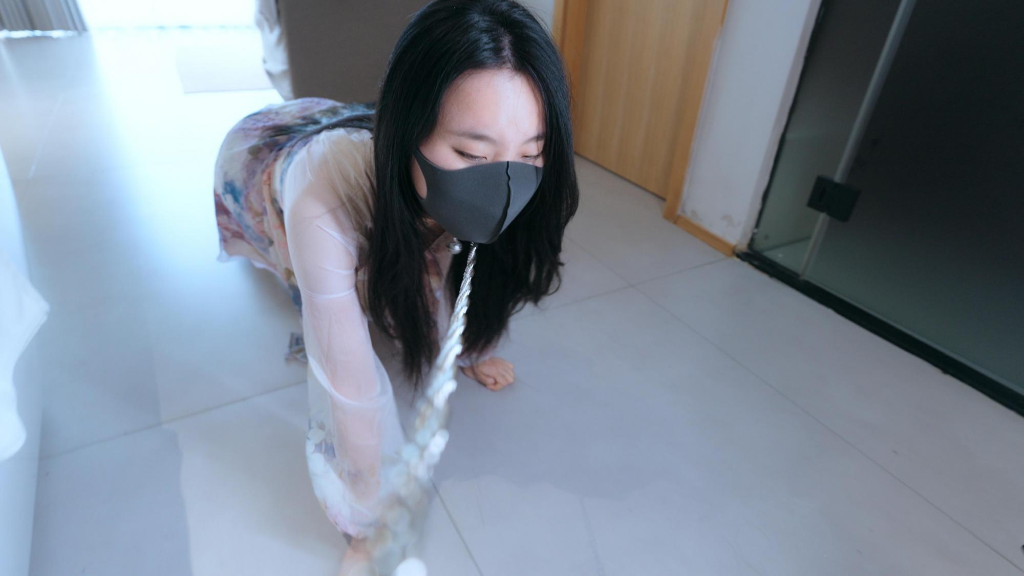【悠米】《欲望游戏•终》由一封匿名的“邀请函”邀请模特去往叫绳秘山庄的地方。殊不知这一切都是陷阱,反应过来已经晕倒在山庄里,被迫经历放置开口器假阳过夜等各种折磨…… 【悠米】《欲望游戏•终》由一封匿名的“邀请函”邀请模特去往叫绳秘山庄的地方。殊不知这一切都是陷阱,反应过来已经晕倒在山庄里,被迫经历放置开口器假阳过夜等各种折磨……