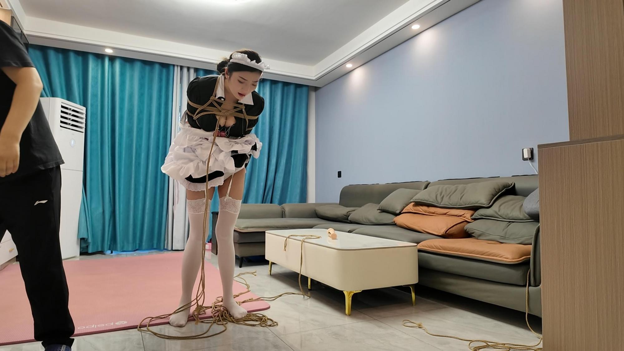 捆绑人妻之白丝女仆三 捆绑人妻之白丝女仆三