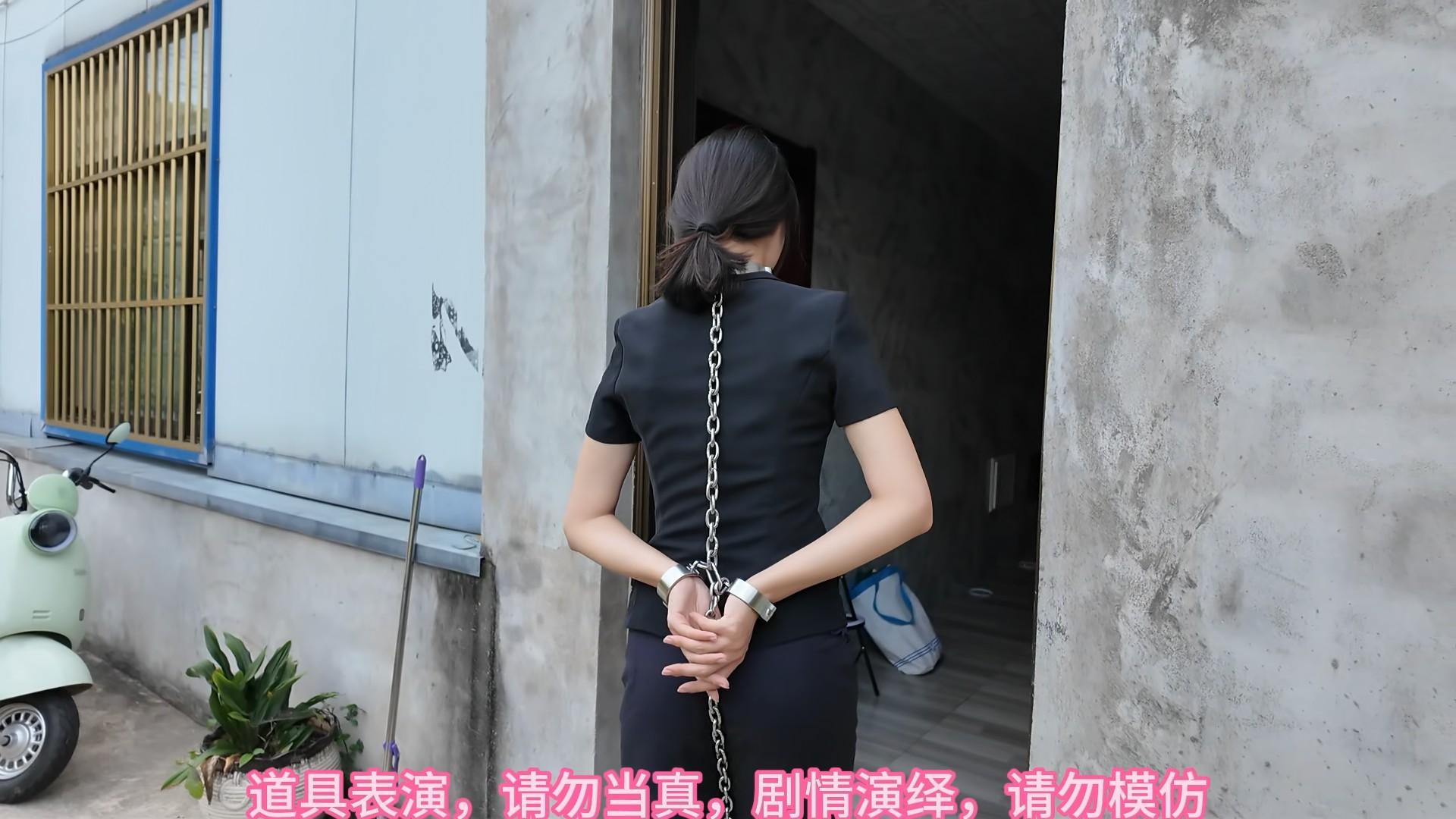 兰兰白领西装套裙,12厘米高跟靴,化身店员,脖手脚连铐,看店守店 兰兰白领西装套裙,12厘米高跟靴,化身店员,脖手脚连铐,看店守店