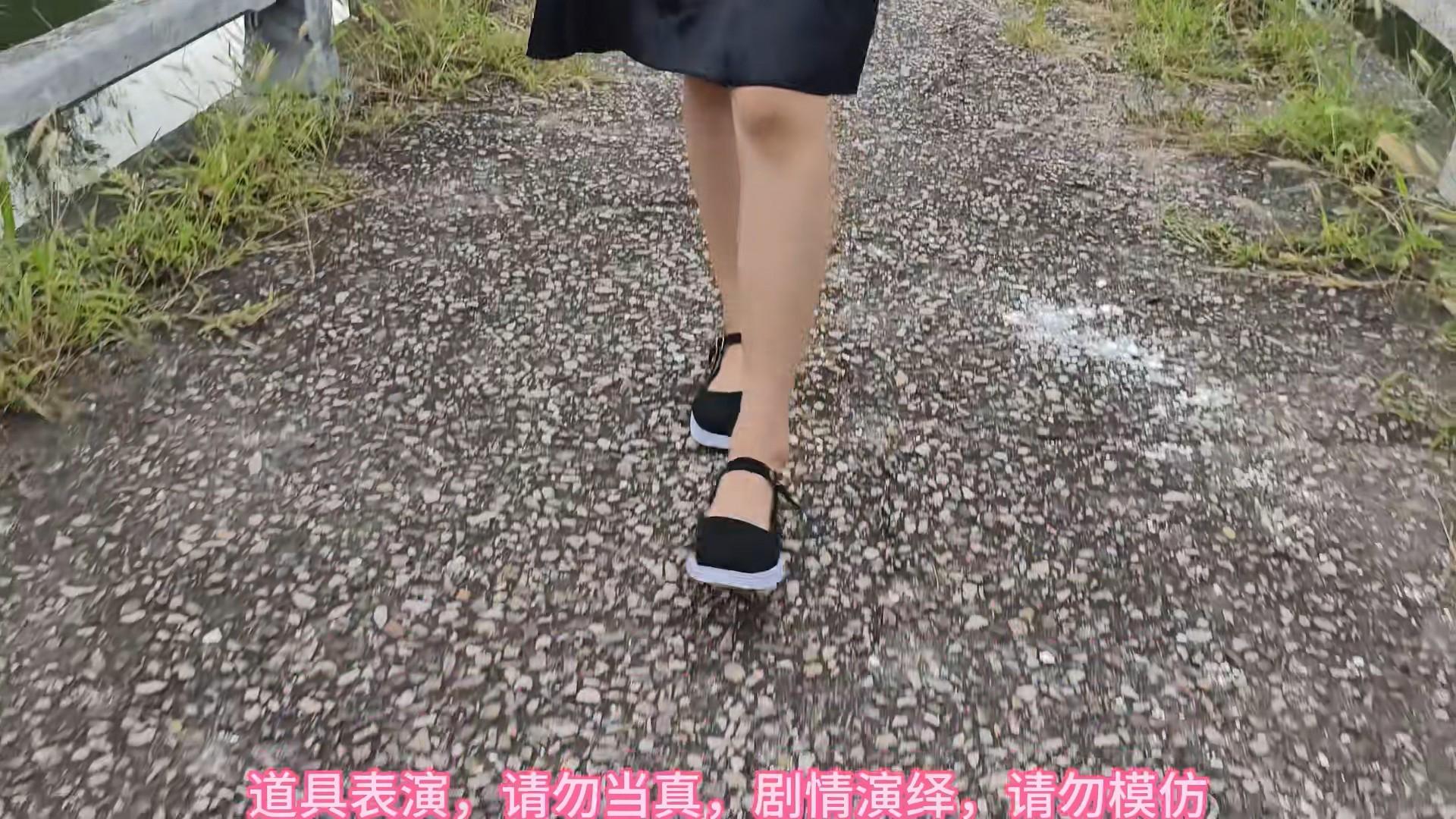 兰兰五四学生装,QQ铐,手拷,古桥游玩简单剧情 兰兰五四学生装,QQ铐,手拷,古桥游玩简单剧情