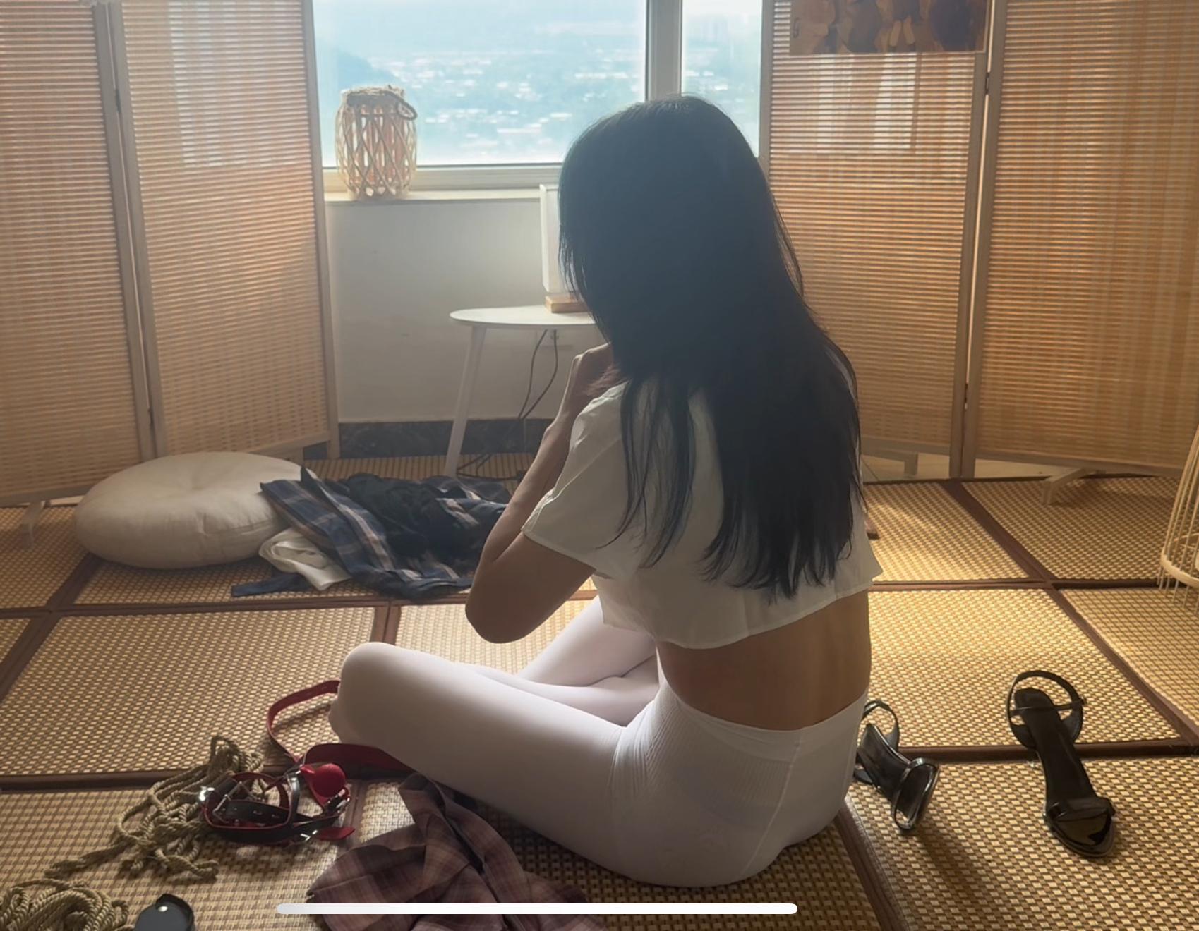 【柚里】南娘柚里面试绳艺公司,被要求换超短裙jk自缚,柚里因为放心就打了死结但hr突然离开让柚里独自无限期挣扎解脱…柚里能否脱出呢~ 【柚里】南娘柚里面试绳艺公司,被要求换超短裙jk自缚,柚里因为放心就打了死结但hr突然离开让柚里独自无限期挣扎解脱…柚里能否脱出呢~