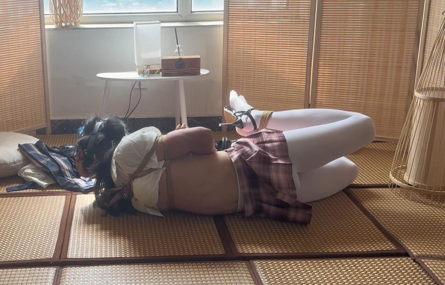 【柚里】南娘柚里面试绳艺公司,被要求换超短裙jk自缚,柚里因为放心就打了死结但hr突然离开让柚里独自无限期挣扎解脱…柚里能否脱出呢~ 【柚里】南娘柚里面试绳艺公司,被要求换超短裙jk自缚,柚里因为放心就打了死结但hr突然离开让柚里独自无限期挣扎解脱…柚里能否脱出呢~