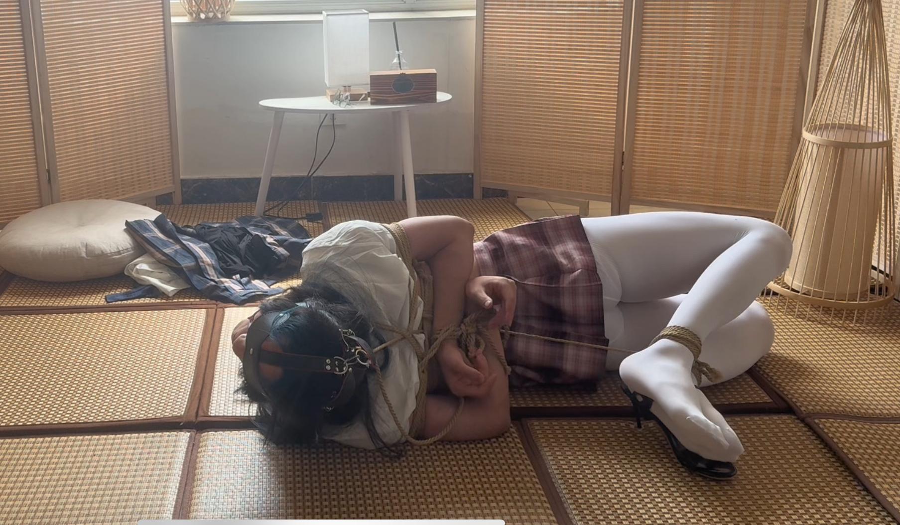 【柚里】南娘柚里面试绳艺公司,被要求换超短裙jk自缚,柚里因为放心就打了死结但hr突然离开让柚里独自无限期挣扎解脱…柚里能否脱出呢~ 【柚里】南娘柚里面试绳艺公司,被要求换超短裙jk自缚,柚里因为放心就打了死结但hr突然离开让柚里独自无限期挣扎解脱…柚里能否脱出呢~