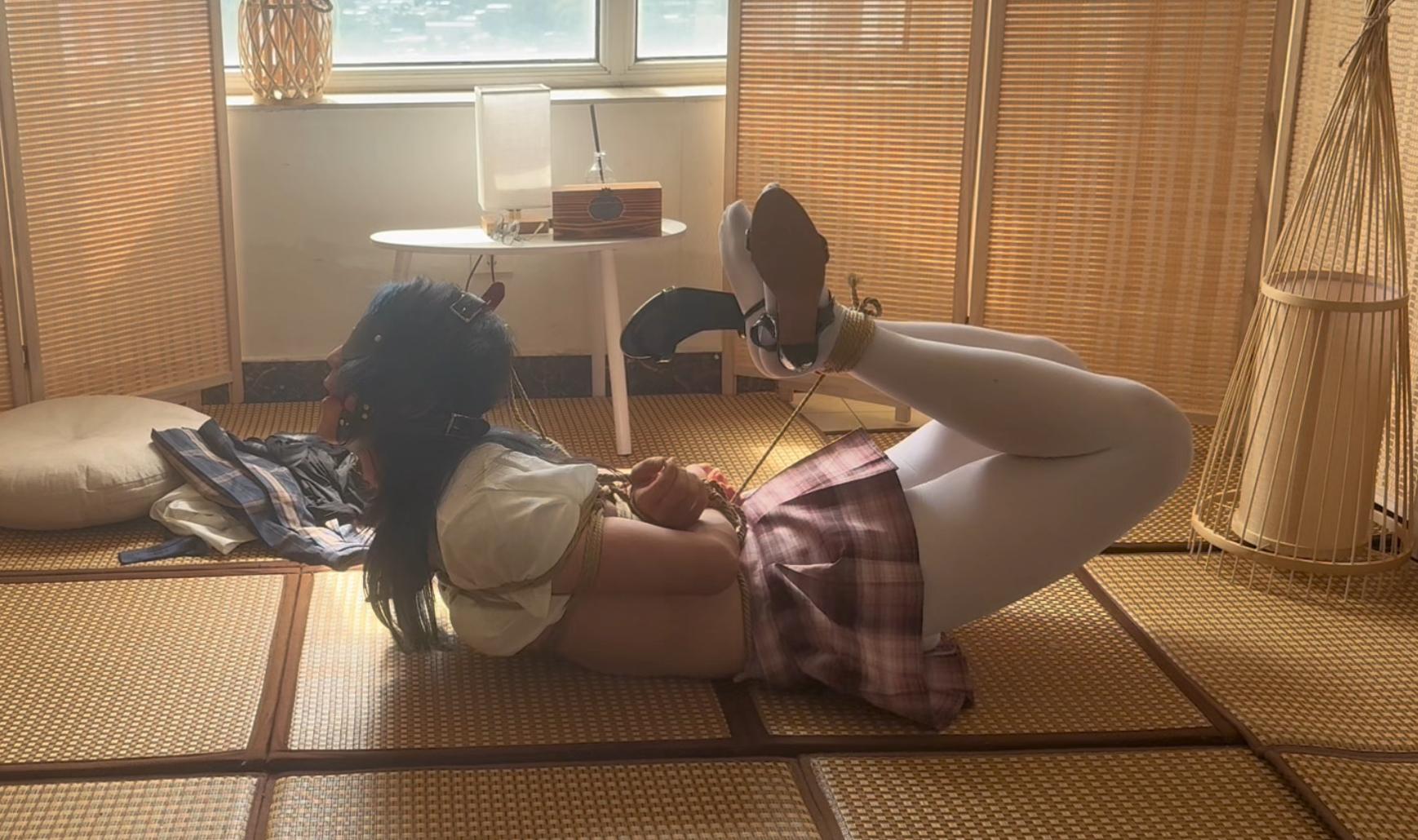 【柚里】南娘柚里面试绳艺公司,被要求换超短裙jk自缚,柚里因为放心就打了死结但hr突然离开让柚里独自无限期挣扎解脱…柚里能否脱出呢~ 【柚里】南娘柚里面试绳艺公司,被要求换超短裙jk自缚,柚里因为放心就打了死结但hr突然离开让柚里独自无限期挣扎解脱…柚里能否脱出呢~