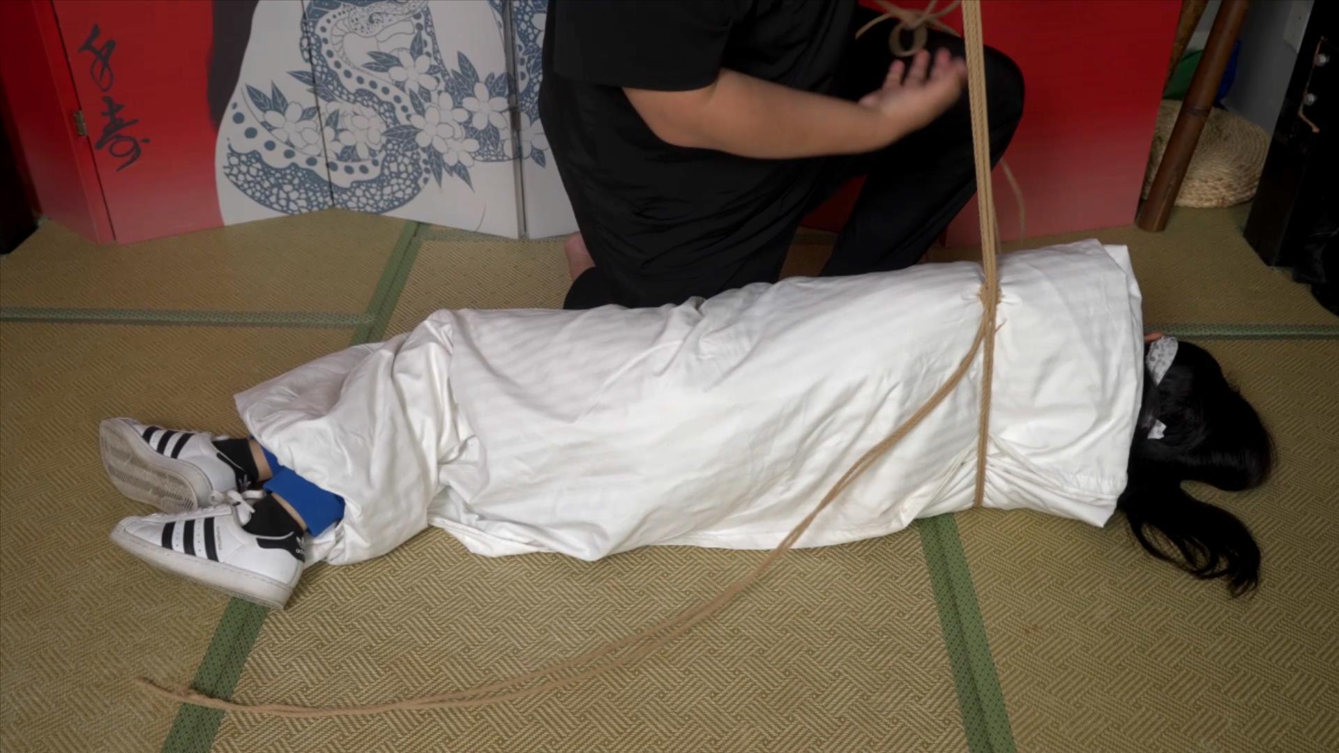 贝壳头,校服棉被包裹! 贝壳头,校服棉被包裹!