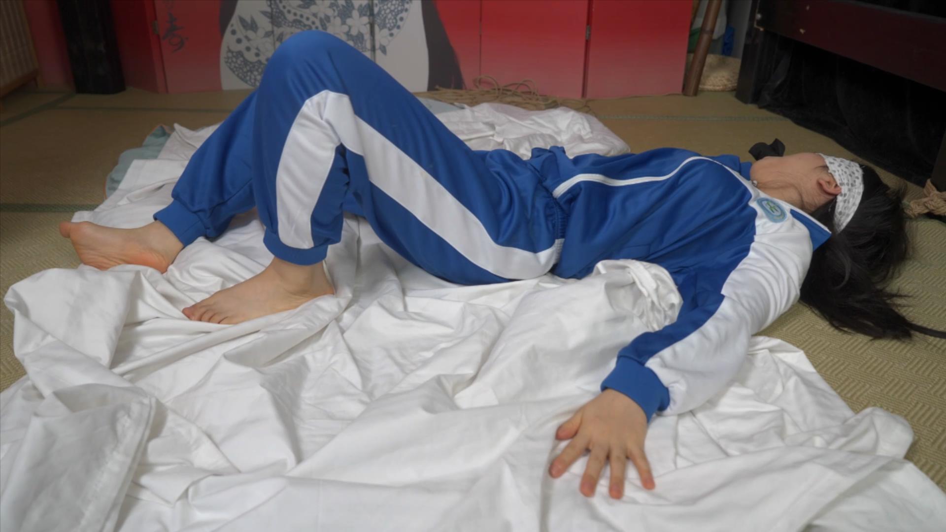 贝壳头,校服棉被包裹! 贝壳头,校服棉被包裹!