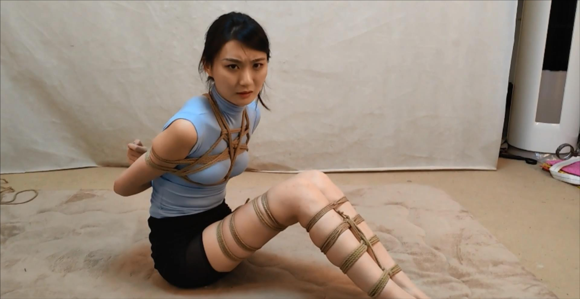 绳艺紧缚体验(上集) 绳艺紧缚体验(上集)