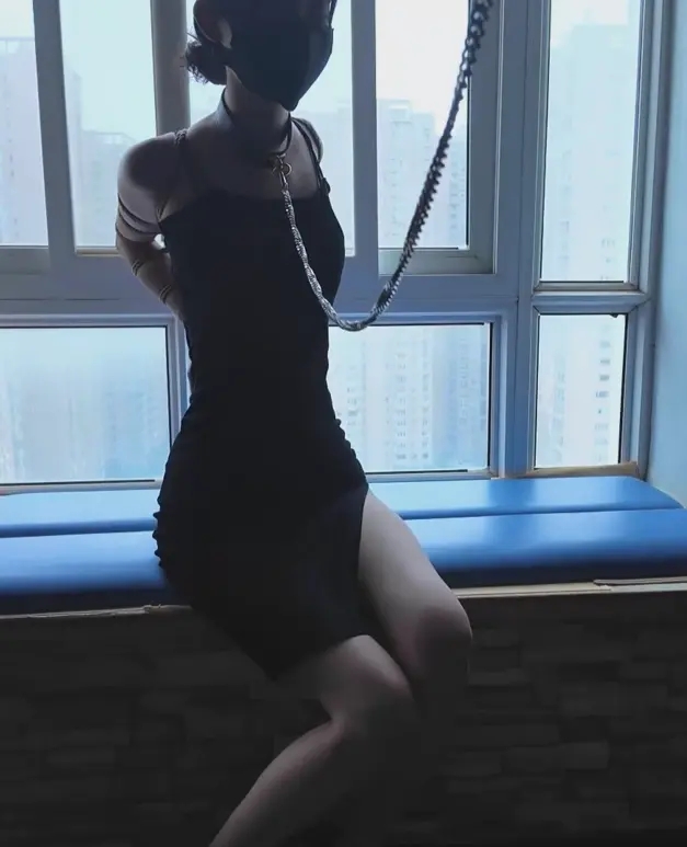 把郑芊鸡翅膀紧缚牵着逛一圈 把郑芊鸡翅膀紧缚牵着逛一圈