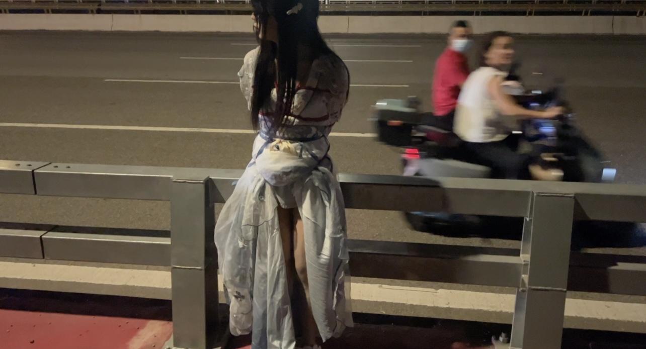 桃花岛原创之户外捆绑第二弹（桃花汉服被缚露出之仙女沦为路人观赏的剑婢！）