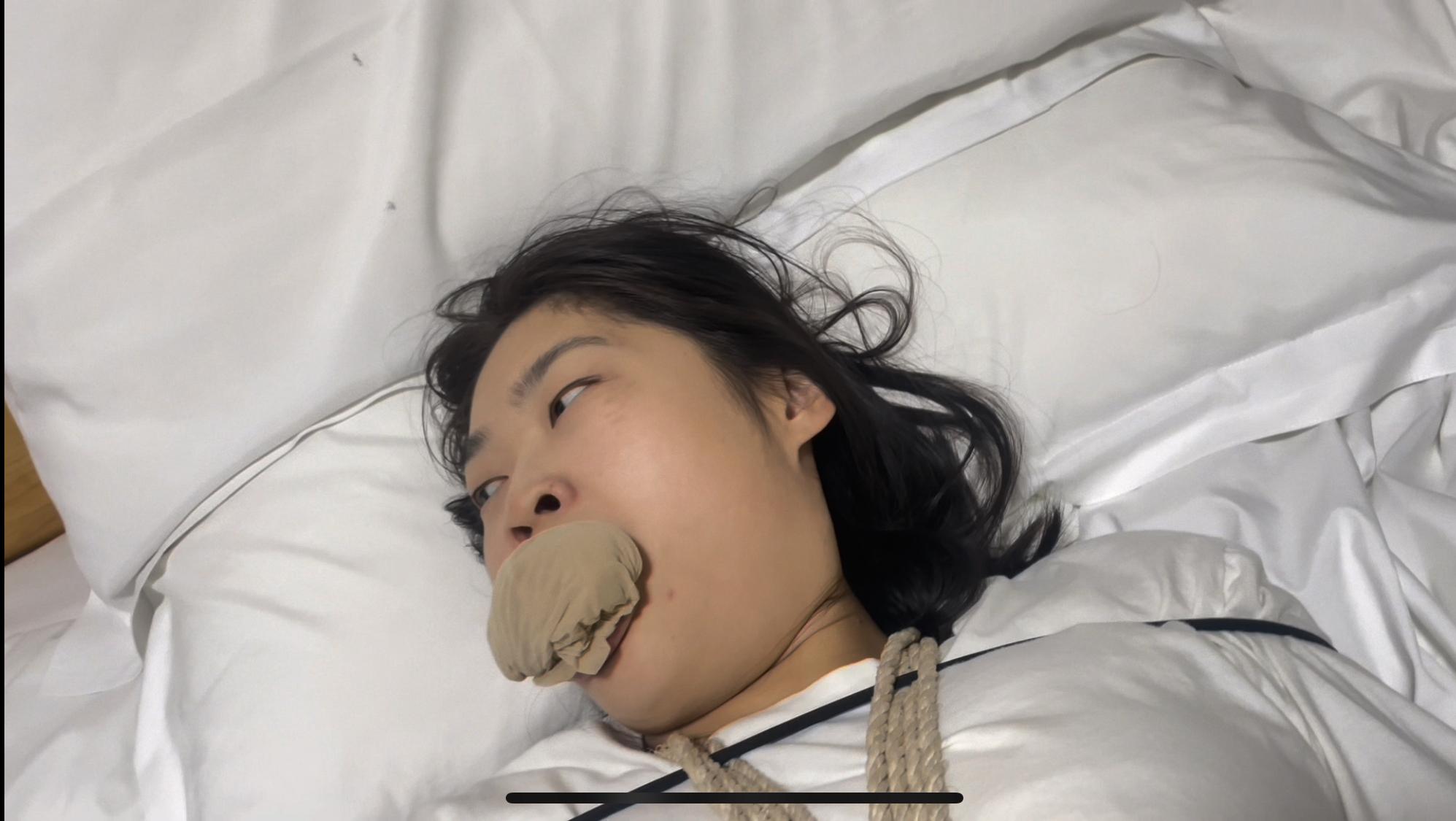上司与下属的姐妹丝袜捆绑游戏