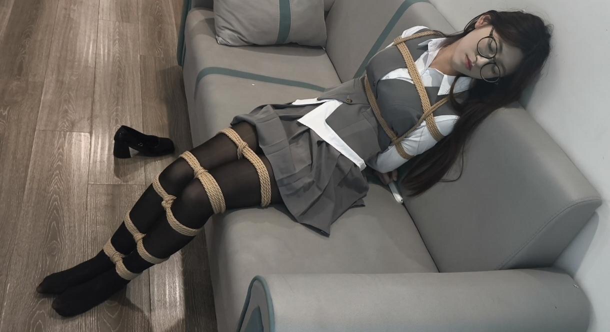 《尾随》 《尾随》