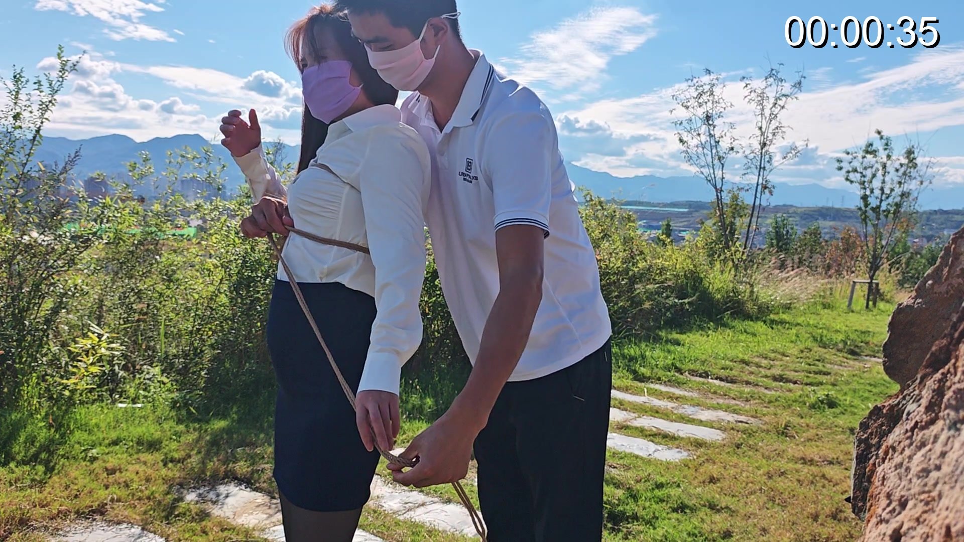 女m职业装户外捆绑露出