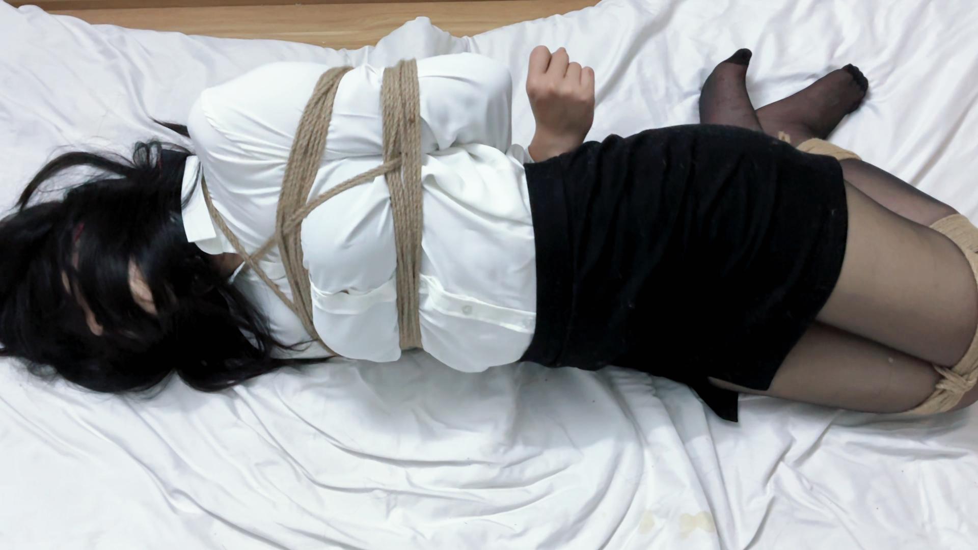 办公室女友被痛苦地绑起来
